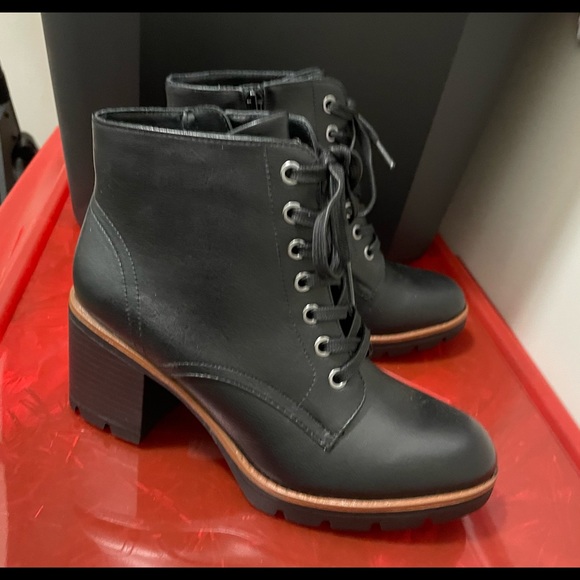 Naturalizer Boots / Never worn - Picture 2 of 2